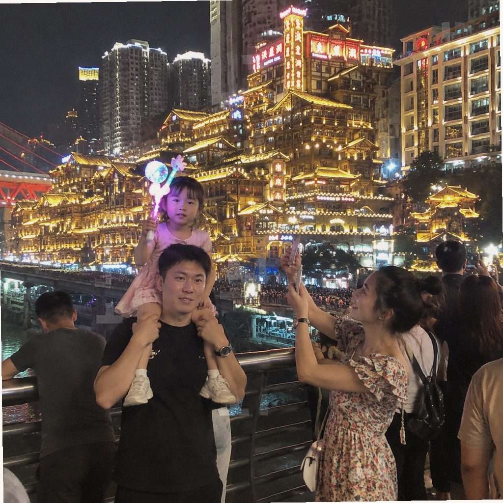 Guest at Hongya Cave